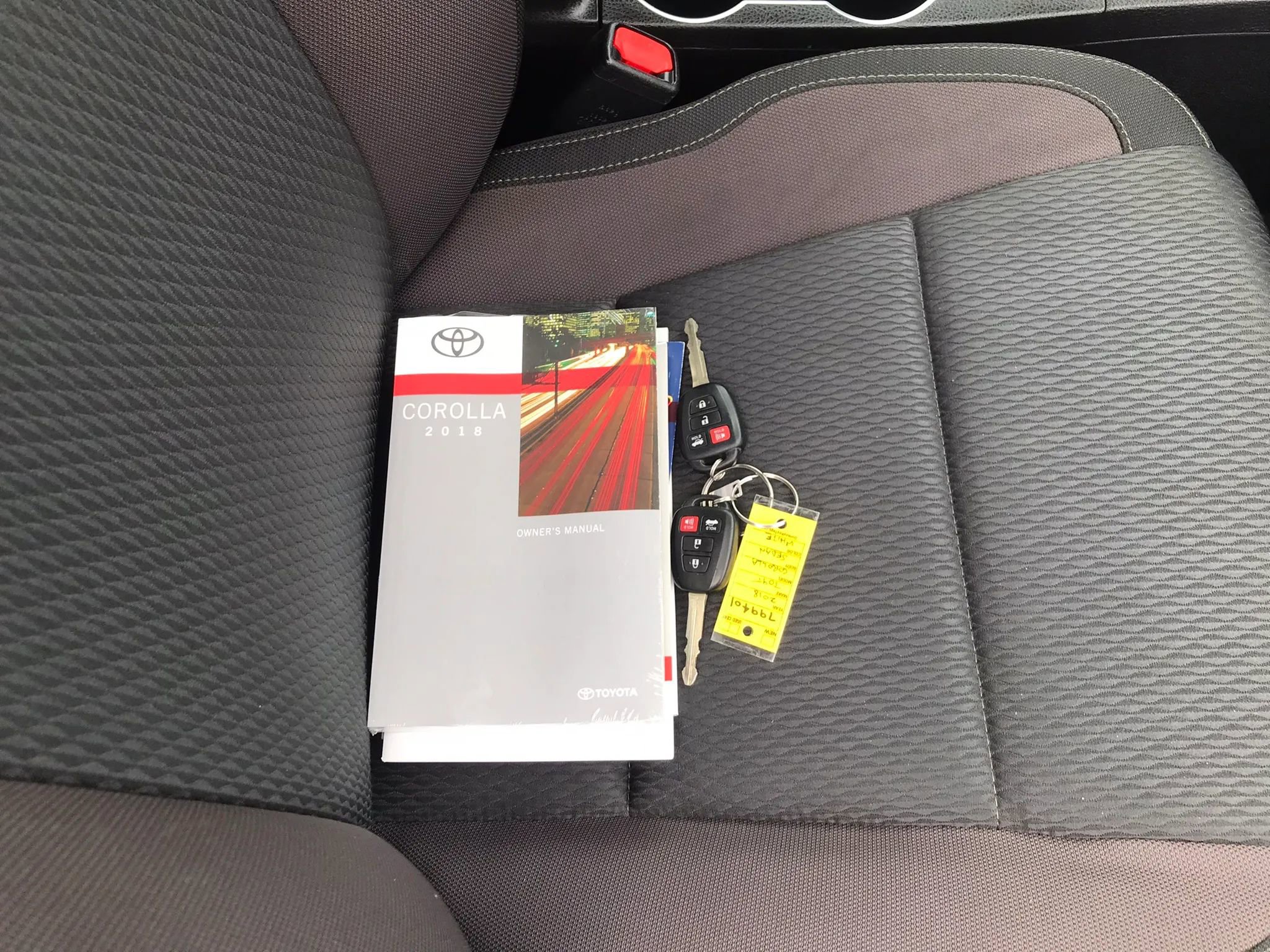 Used 2018 Toyota Corolla LE image 45