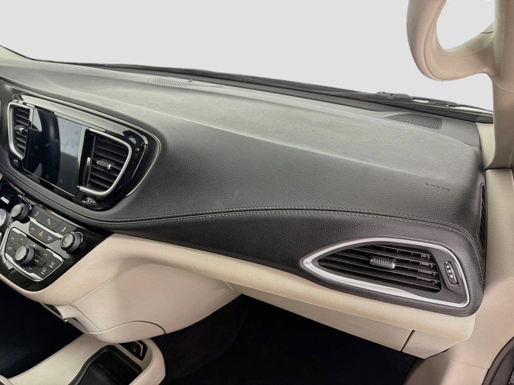Used 2019 Chrysler Pacifica Limited FWD image 31