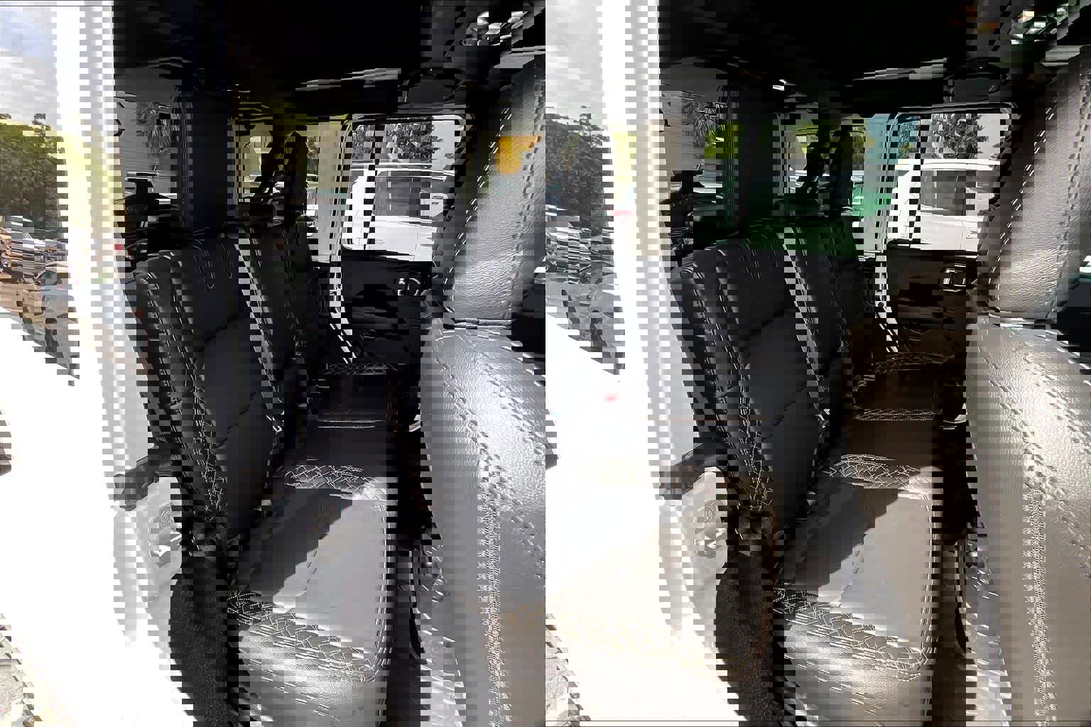 Used 2023 Jeep Wrangler Unlimited Sahara image 25