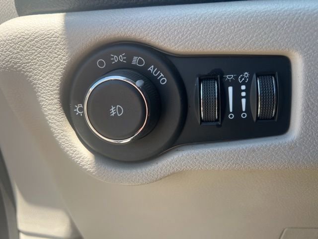 Used 2023 Chrysler Pacifica Limited FWD image 22