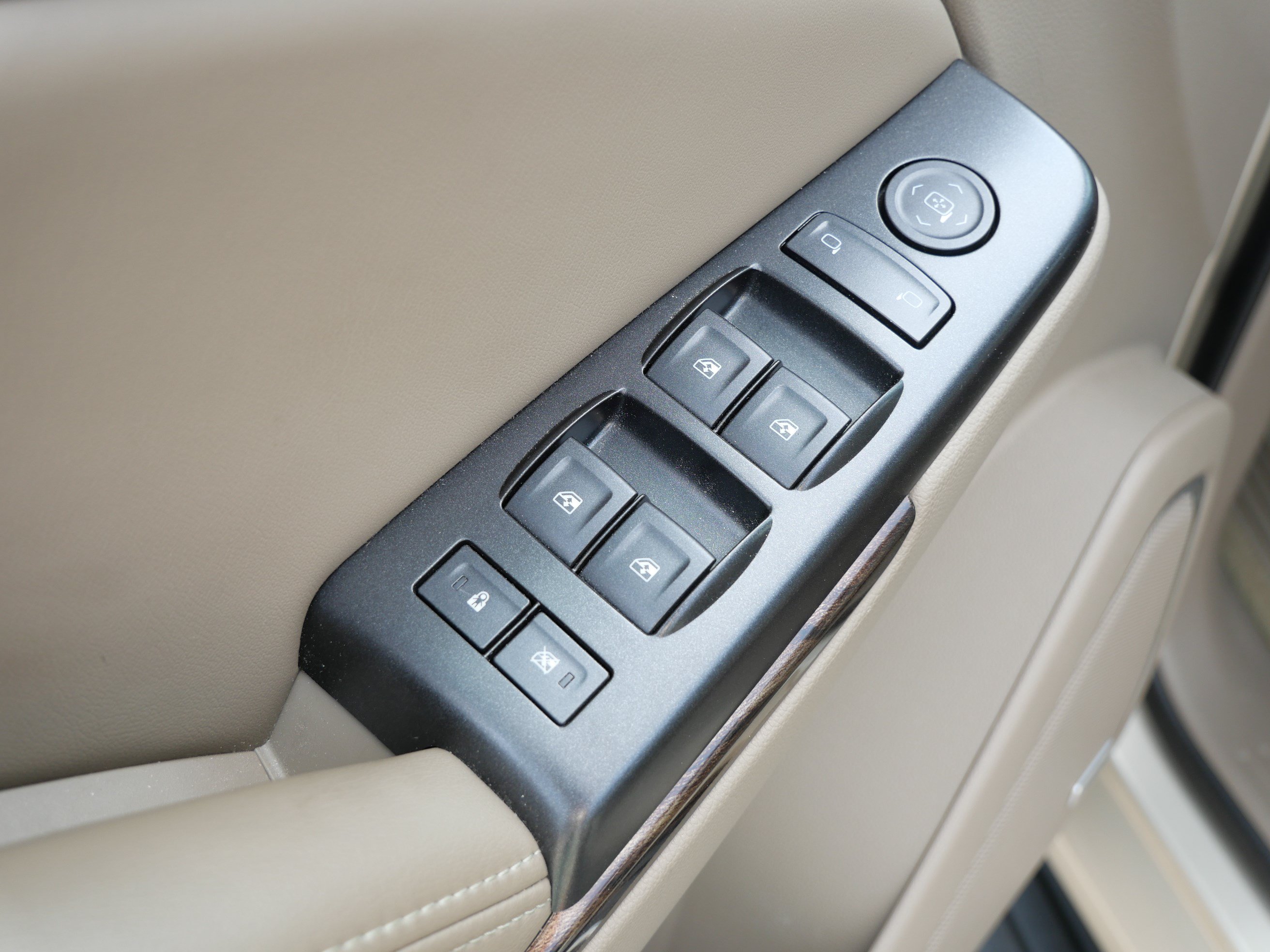 Used 2015 GMC Yukon SLE w/ Convenience Package AWD/4WD image 24
