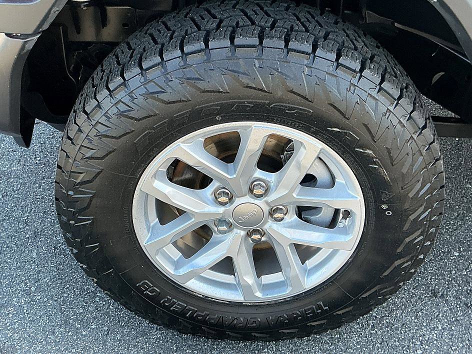 Used 2023 Jeep Wrangler Sport S image 7