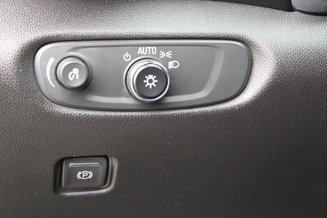 Used 2021 Chevrolet Blazer LT FWD image 12