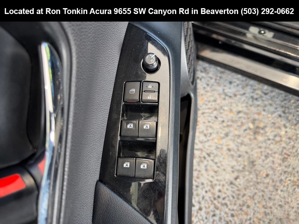 Used 2017 Toyota Prius Three Touring w/ Carpet Mat Package FWD image 12