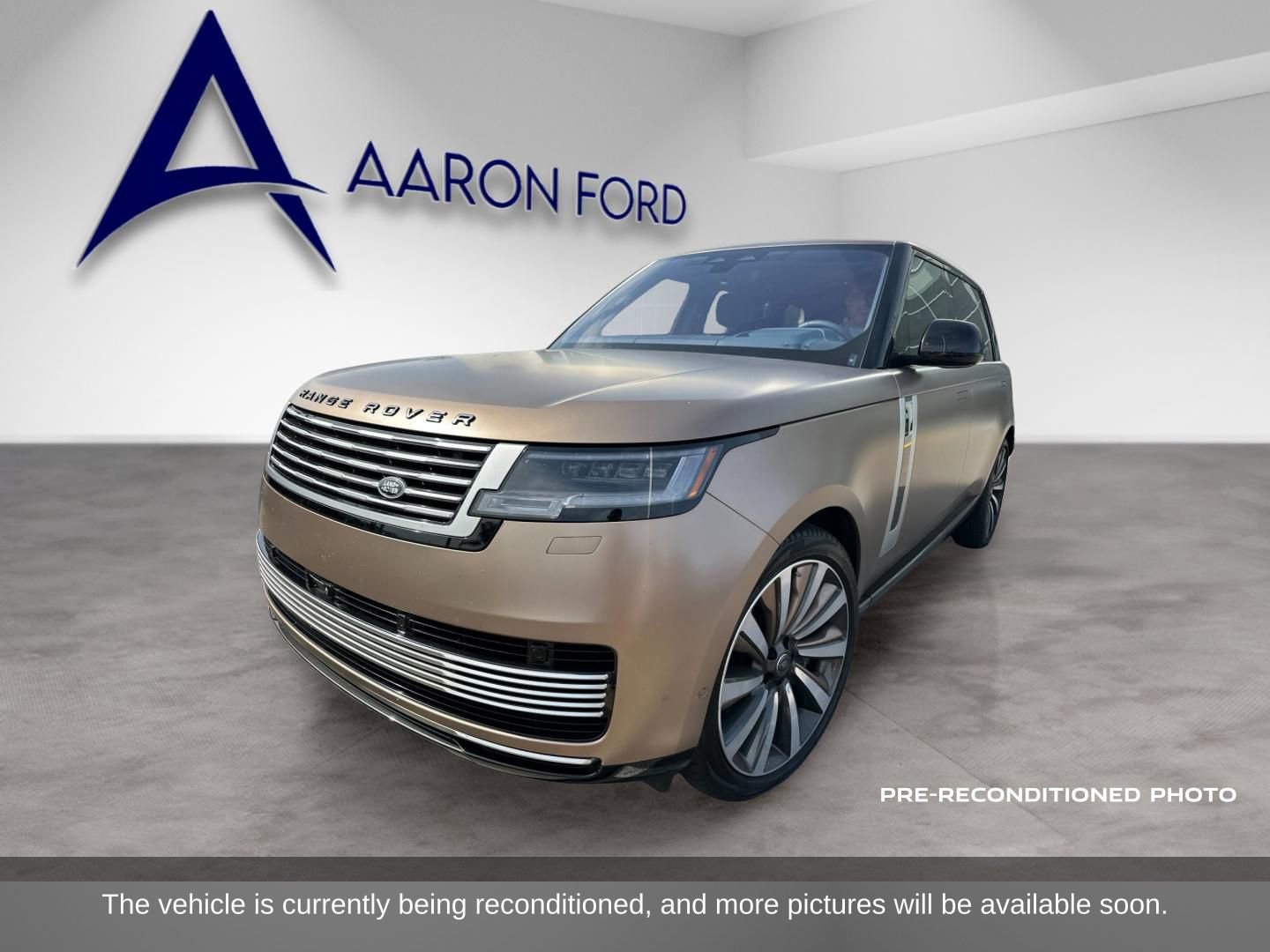 Used 2023 Land Rover Range Rover SV AWD/4WD image 2