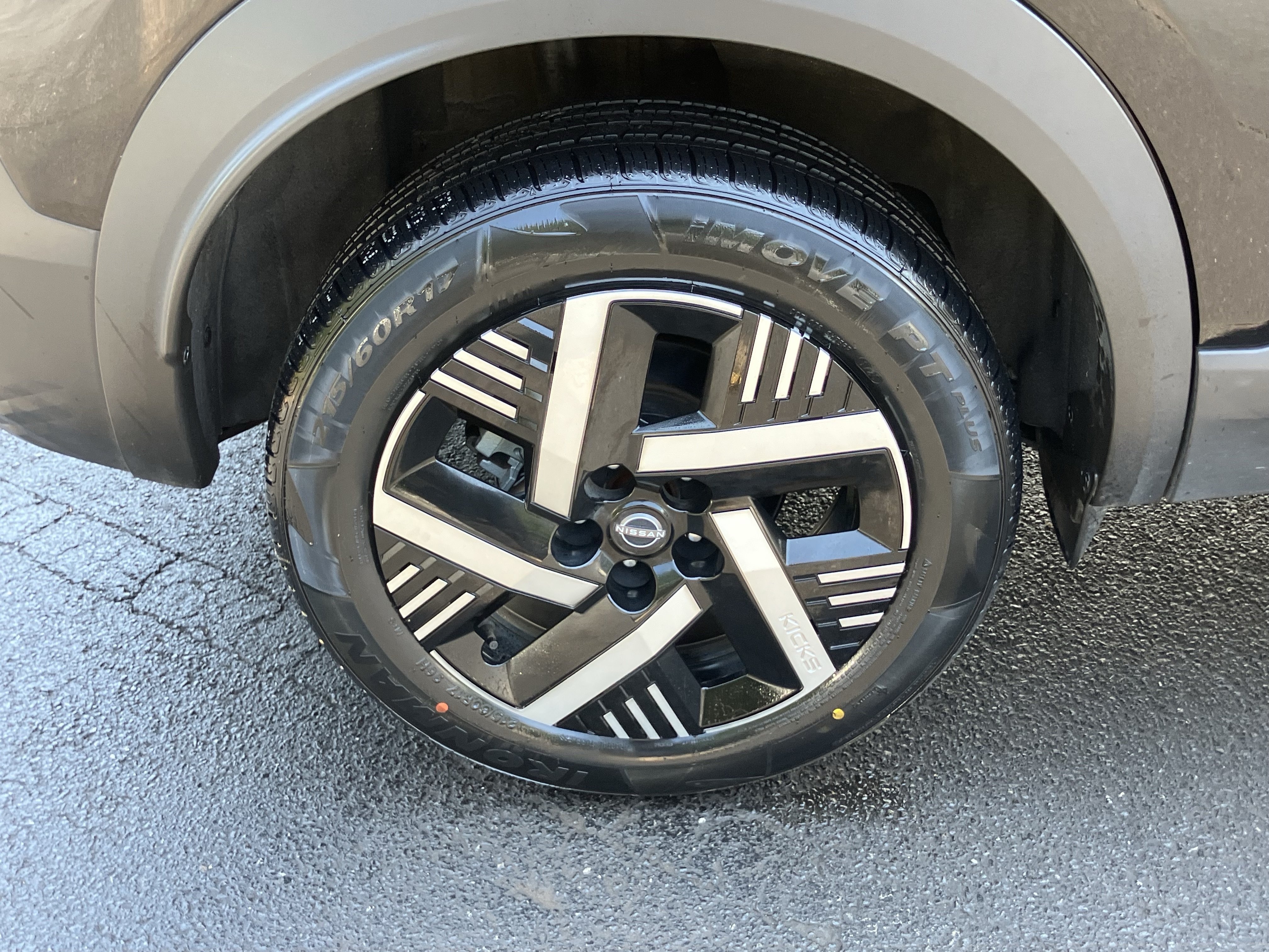 Used 2025 Nissan Kicks SV FWD image 13