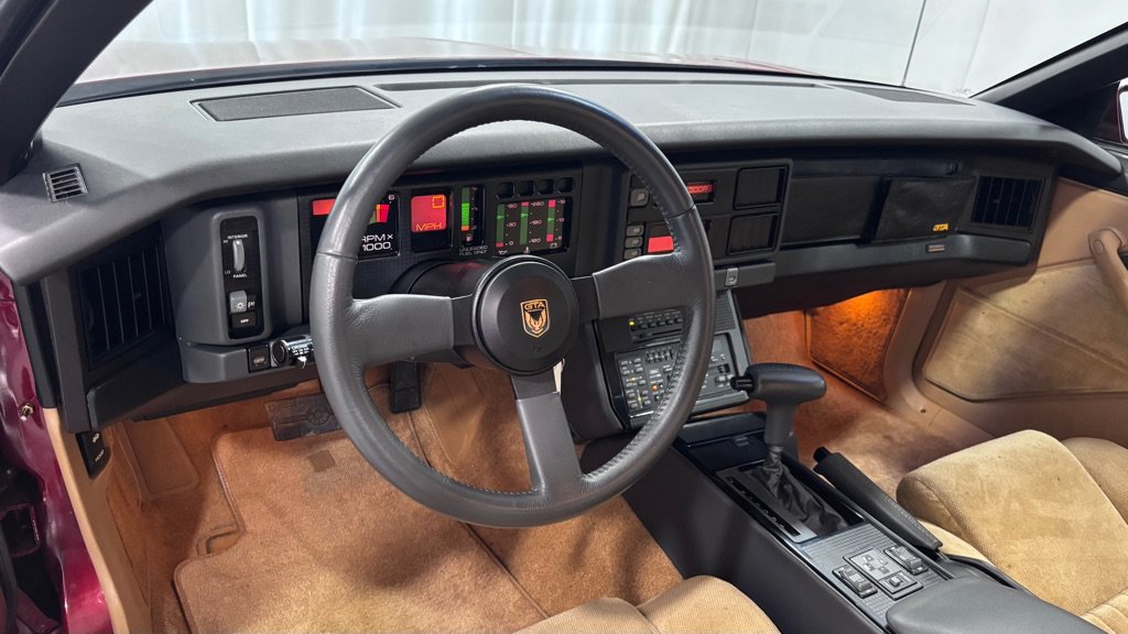 Used 1987 Pontiac Firebird Trans Am RWD image 9