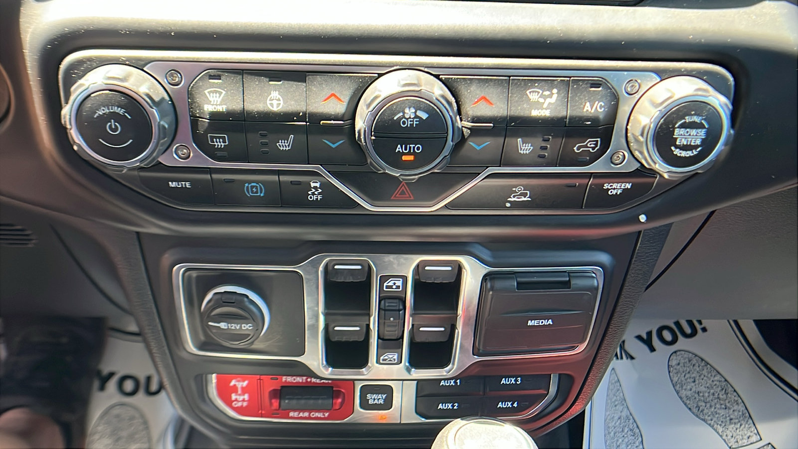 Used 2023 Jeep Wrangler Unlimited Rubicon 4xe w/ Cold Weather Group AWD/4WD image 28
