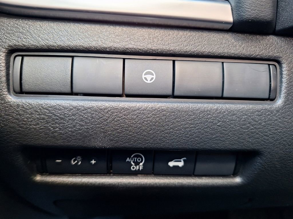 Certified 2025 Nissan Rogue SV image 10