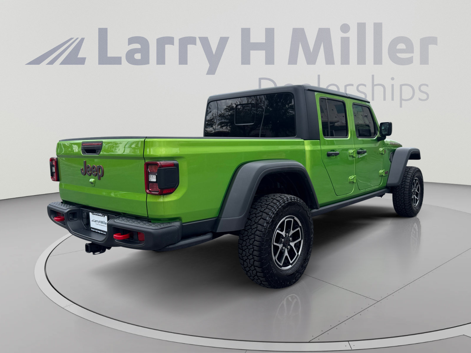 Used 2025 Jeep Gladiator Rubicon w/ Convenience Group AWD/4WD image 5