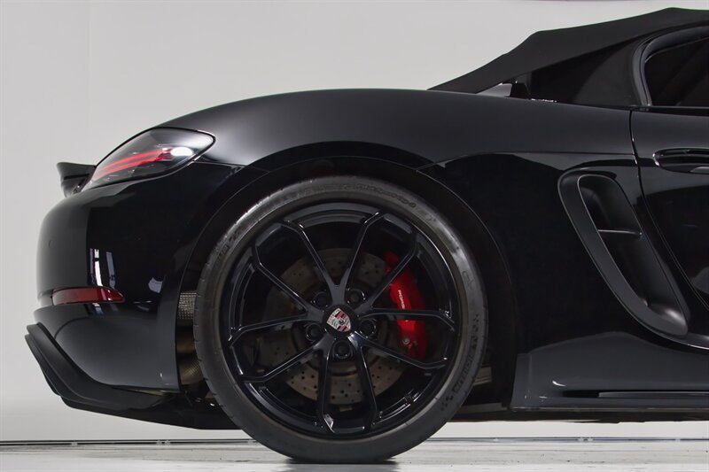 Used 2021 Porsche 718 Boxster Spyder RWD image 16