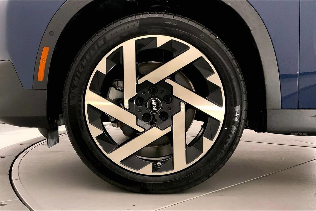 Certified 2025 MINI Cooper Countryman SE w/ Comfort Package Max image 8