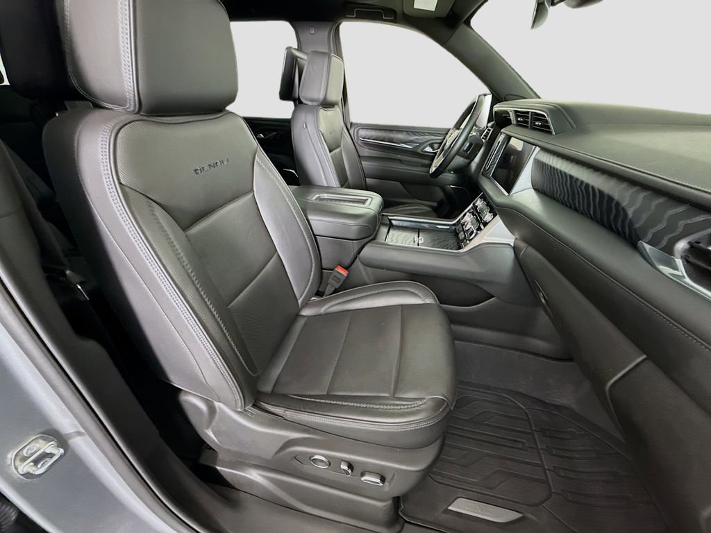 Used 2024 GMC Yukon XL Denali AWD/4WD image 31