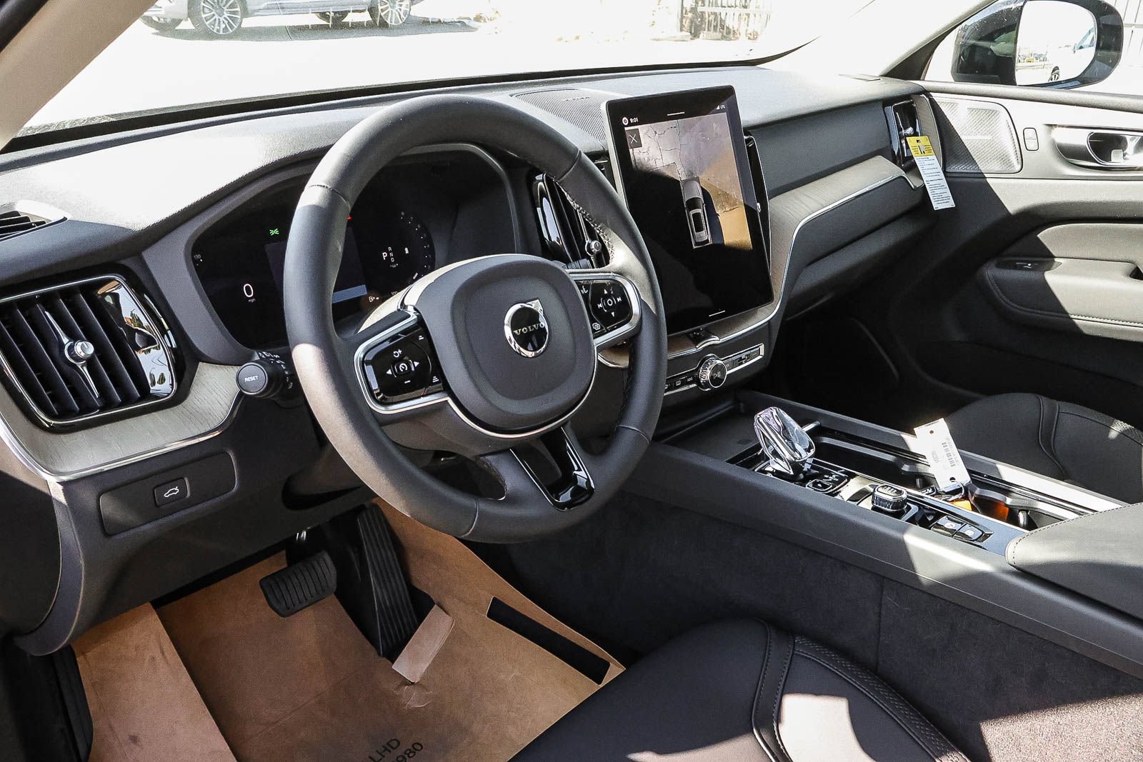 New 2026 Volvo XC60 B5 Plus w/ Climate Package AWD/4WD image 25