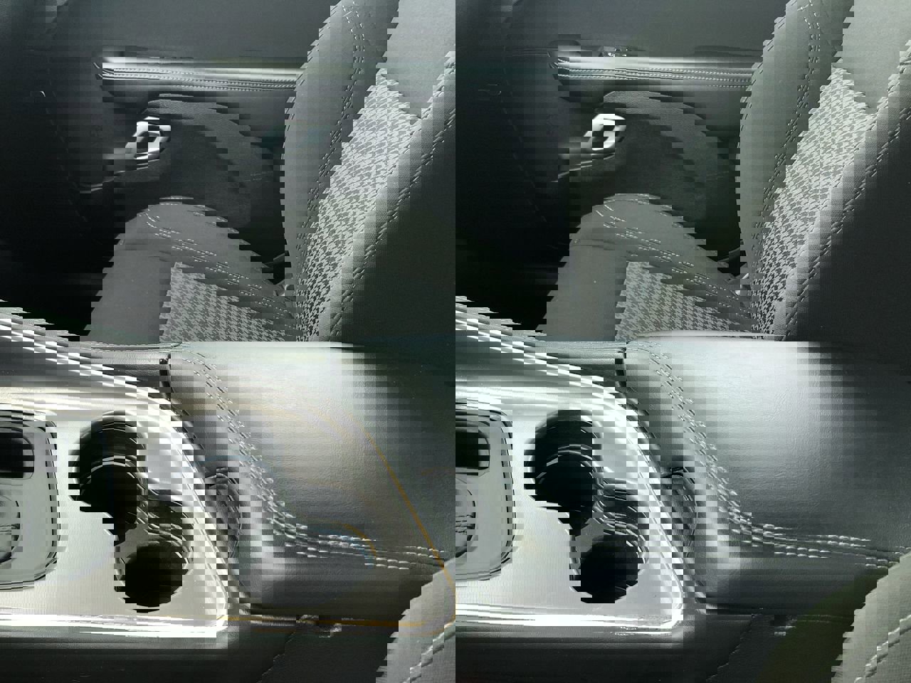 Used 2021 Dodge Challenger SXT w/ Blacktop Package image 25