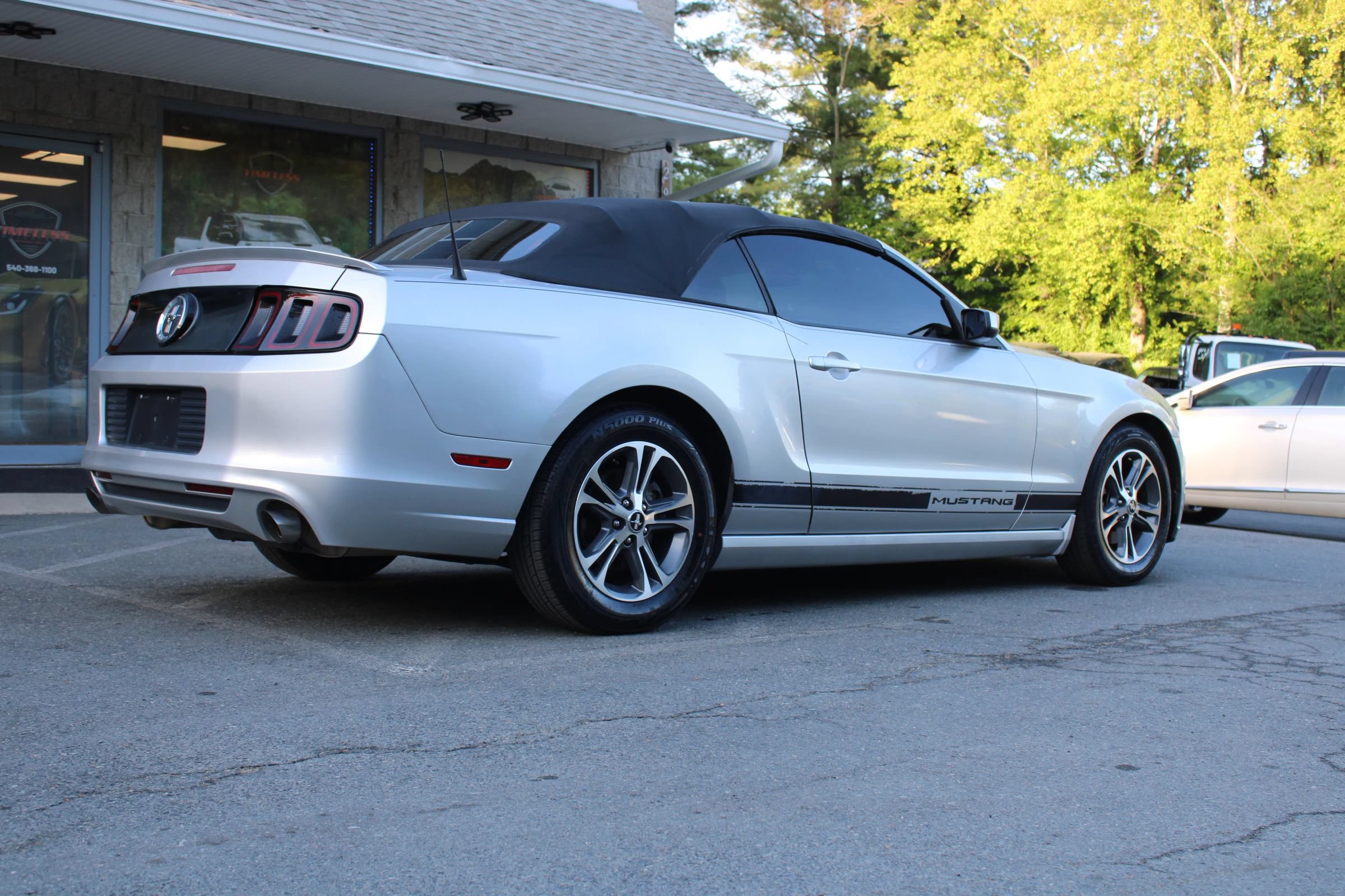 Used 2014 Ford Mustang Premium RWD image 7