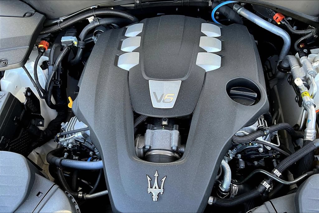 Used 2022 Maserati Levante GT AWD/4WD image 32