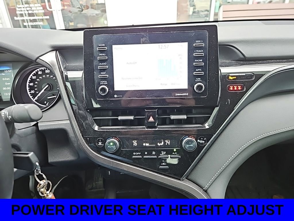 Used 2024 Toyota Camry SE image 10