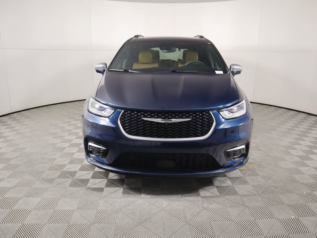 Used 2022 Chrysler Pacifica Pinnacle image 2