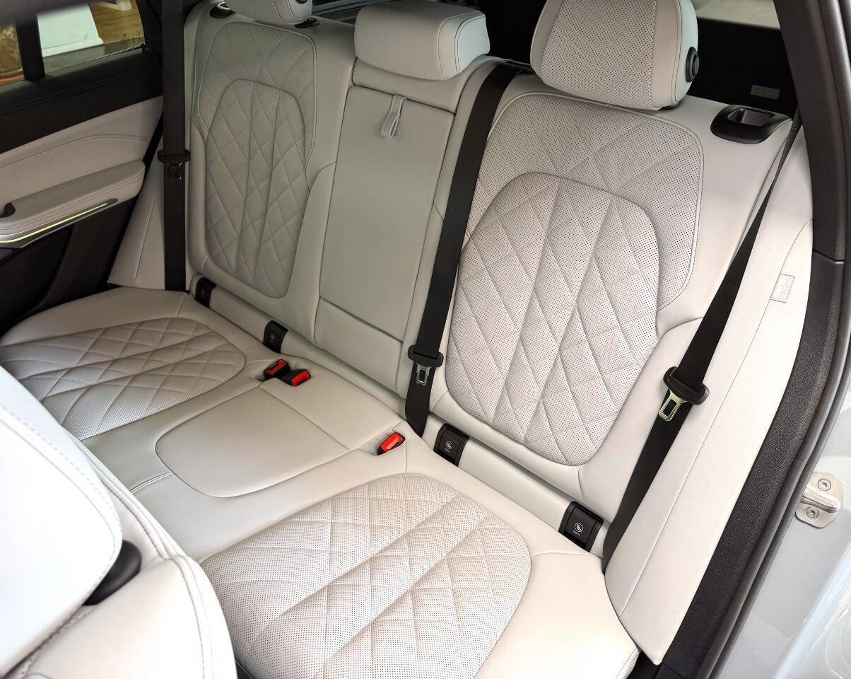 Used 2025 BMW X5 xDrive40i w/ M Sport Package image 62