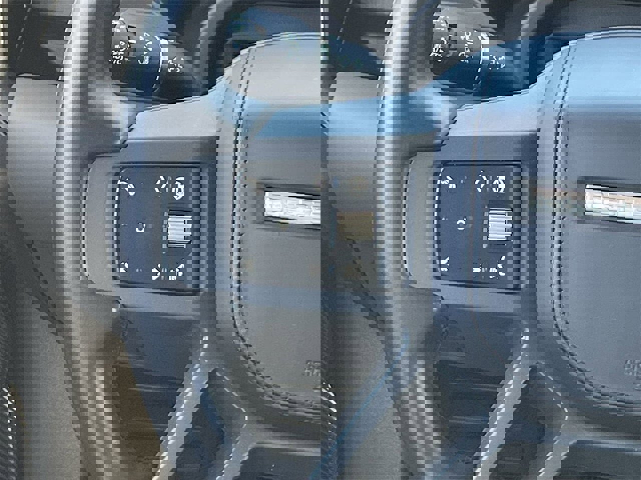 Used 2024 Land Rover Defender 110 X-Dynamic SE image 22