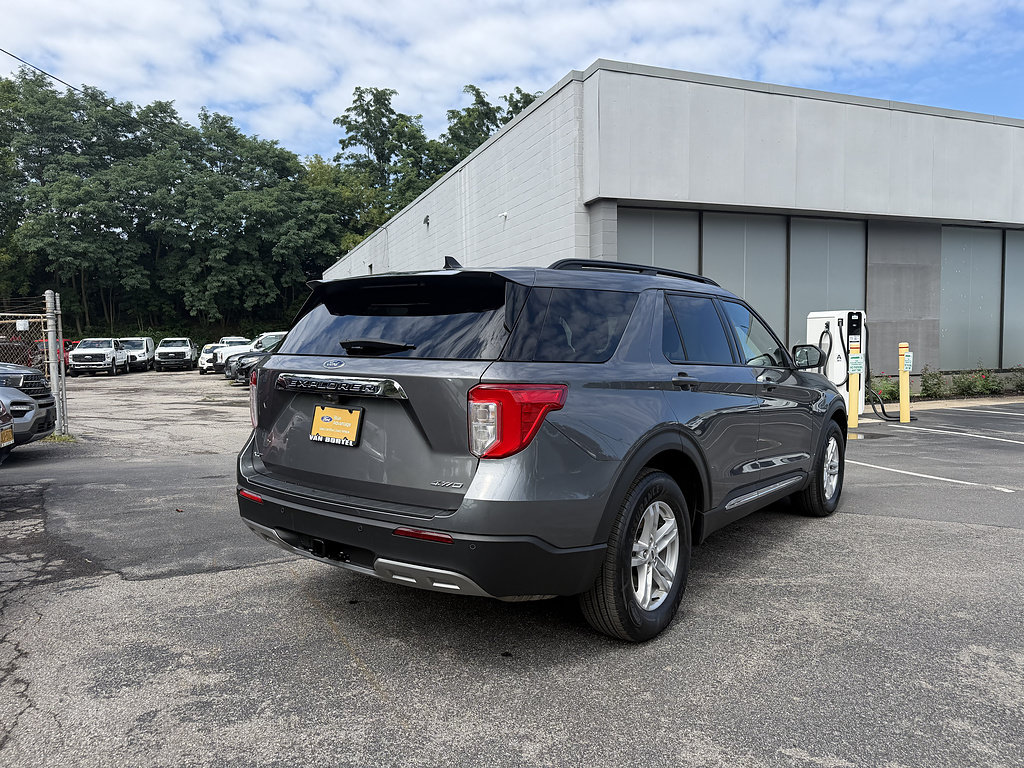 Certified 2023 Ford Explorer XLT w/ Equipment Group 202A AWD/4WD image 3