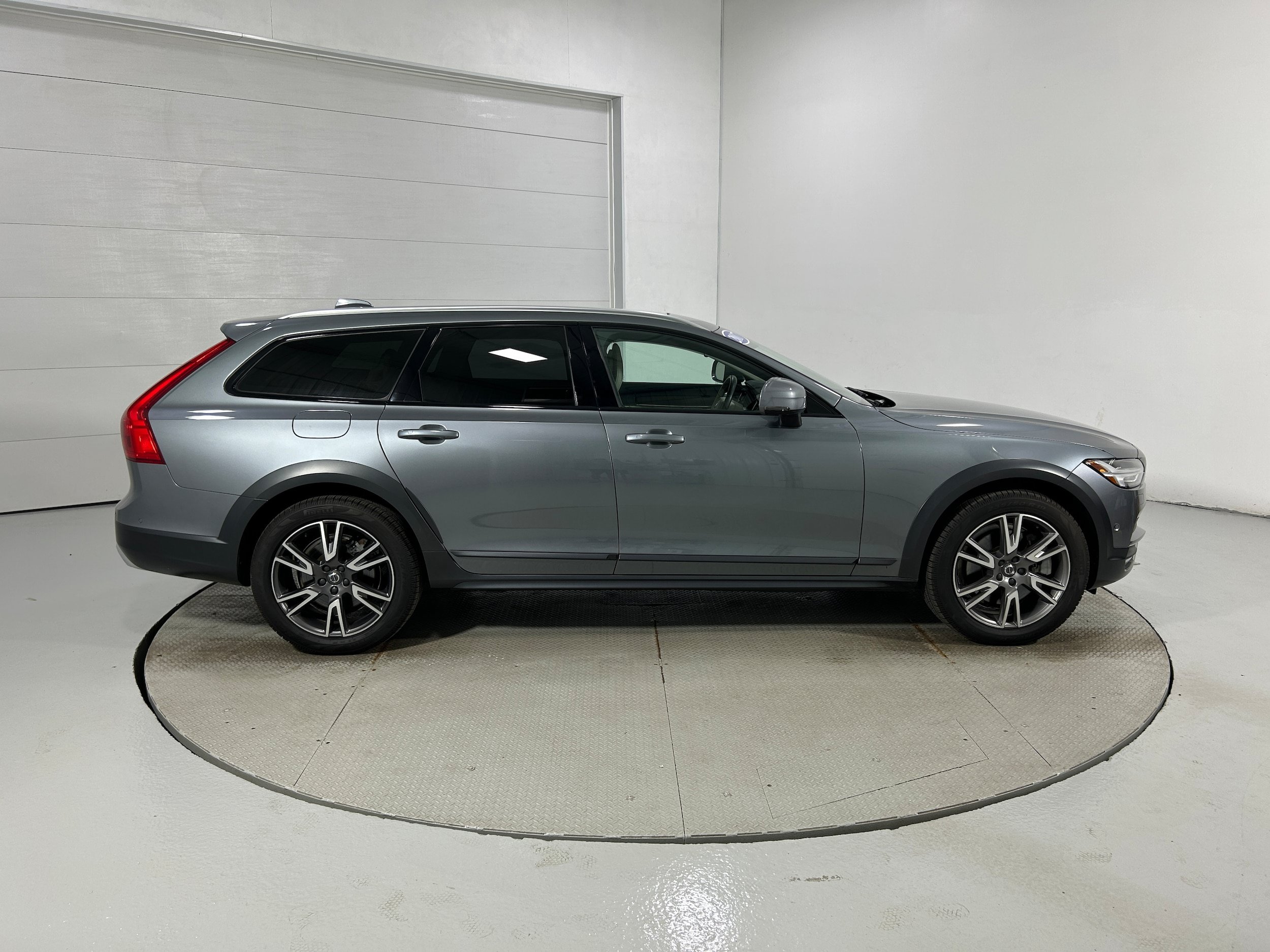 Used 2017 Volvo V90 T6 Cross Country AWD/4WD image 36