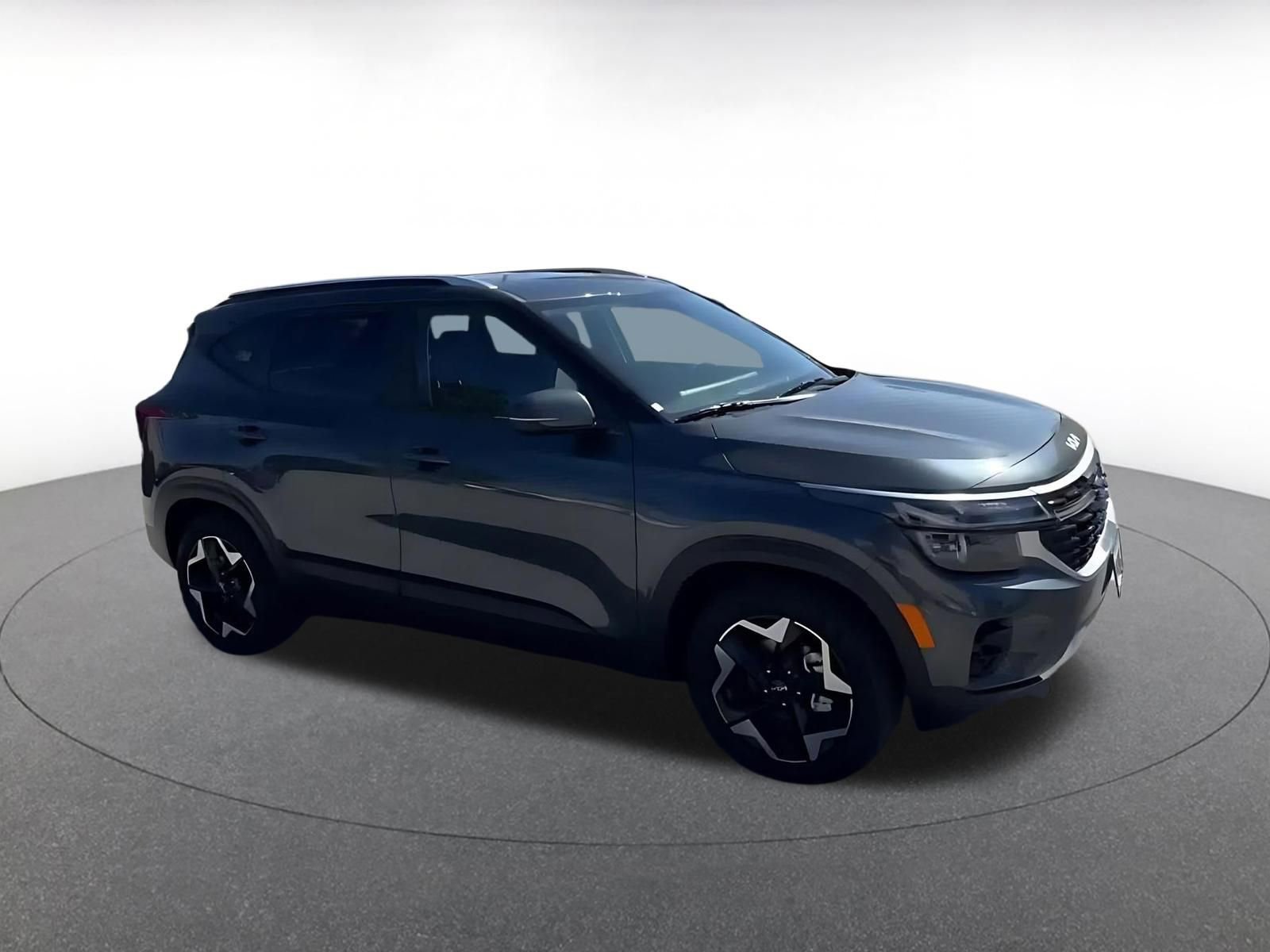 Used 2025 Kia Seltos S image 2