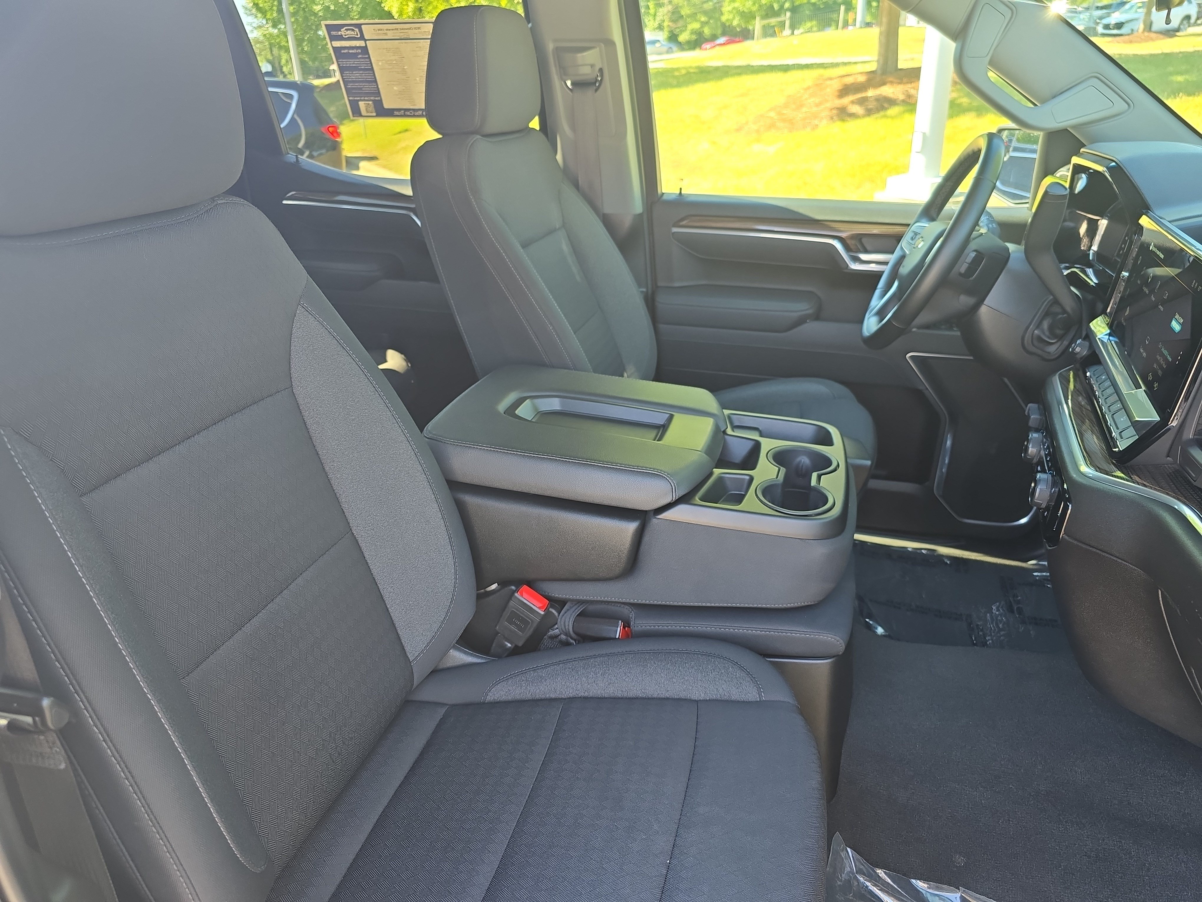 Used 2025 Chevrolet Silverado 1500 LT RWD image 10