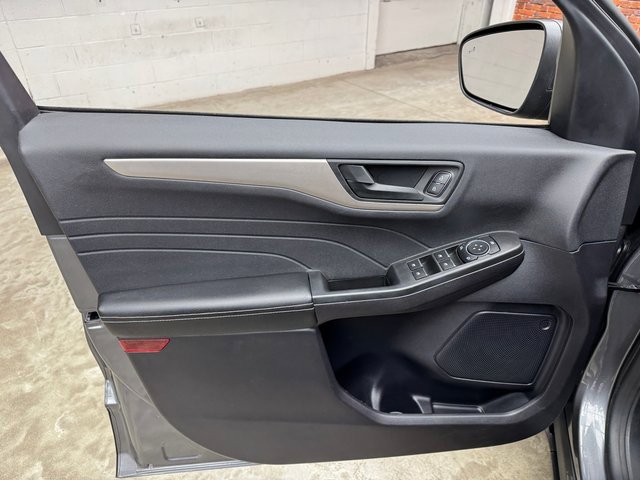 Used 2022 Ford Escape SE image 10