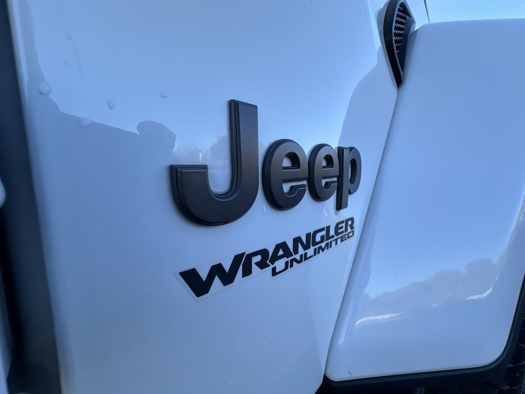 Used 2019 Jeep Wrangler Unlimited Sahara w/ Quick Order Package 24M Moab image 31