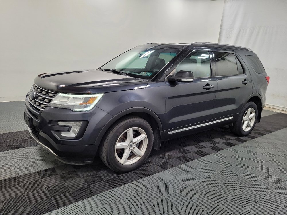 Used 2017 Ford Explorer XLT w/ Equipment Group 202A AWD/4WD image 2