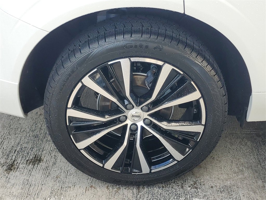 Certified 2024 Volvo XC60 B5 Ultimate AWD/4WD image 9