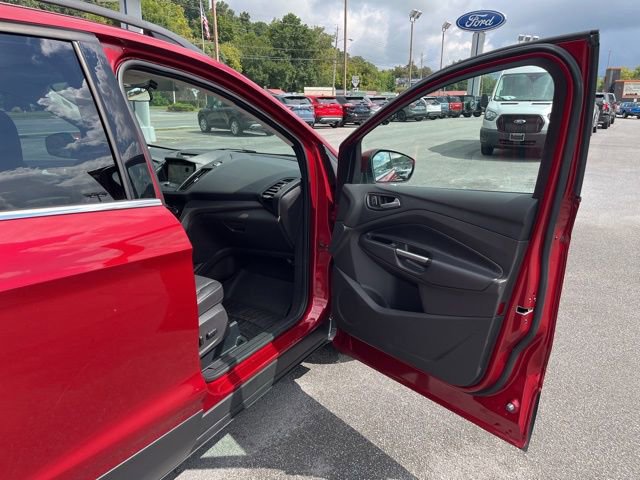 Used 2017 Ford Escape SE w/ SE Leather Comfort Package image 18