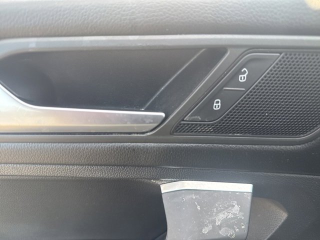 Used 2020 Volkswagen Tiguan SE R-Line image 10