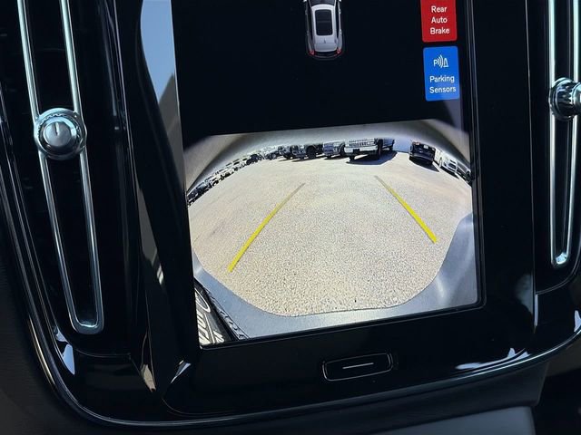 Used 2025 Volvo XC40 B5 Core image 30