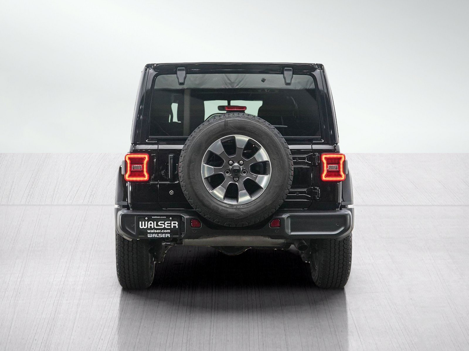 Used 2019 Jeep Wrangler Unlimited Sahara w/ Uconnect 4C Nav & Sound Group AWD/4WD image 4