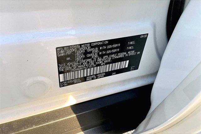 Used 2022 Toyota Venza XLE image 26