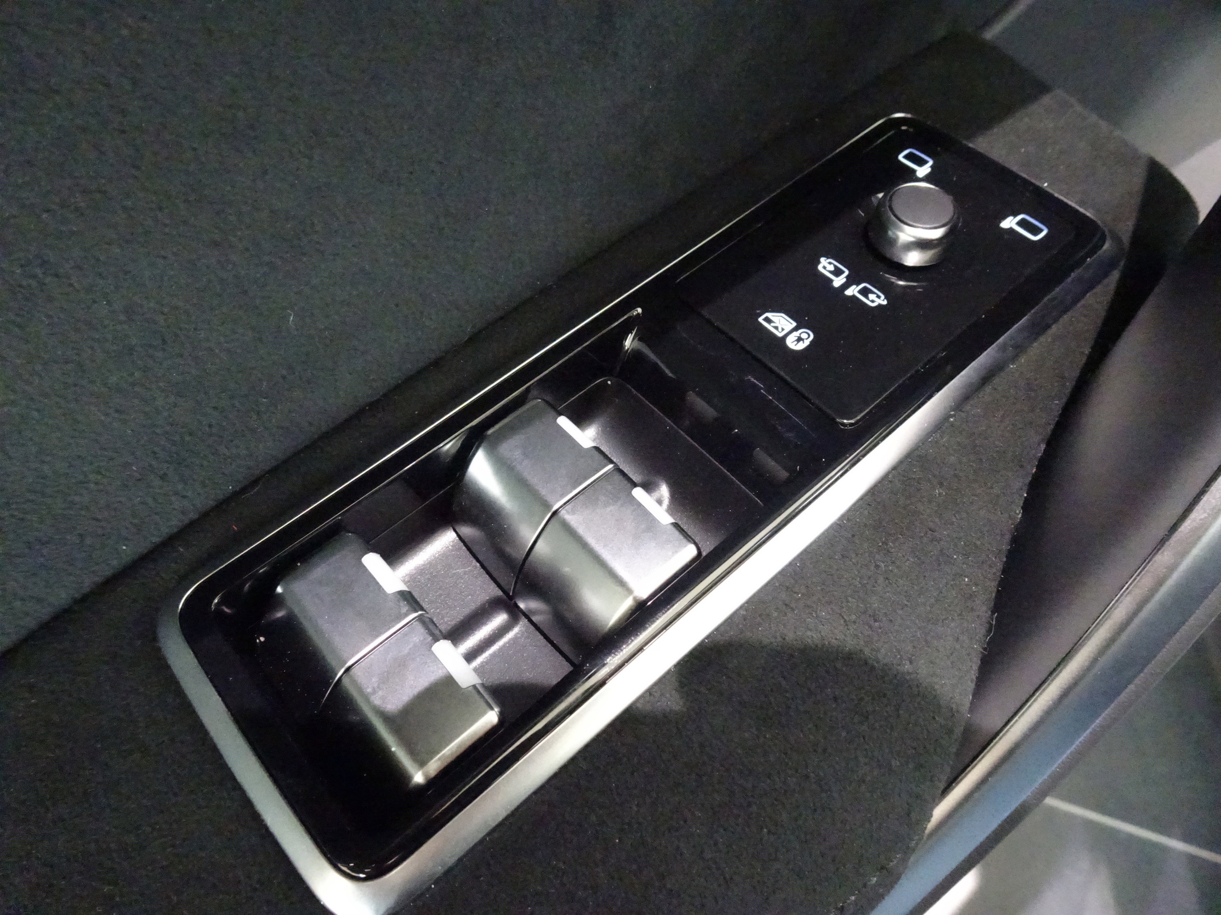 New 2026 Jaguar F-PACE SVR 575 Edition image 33