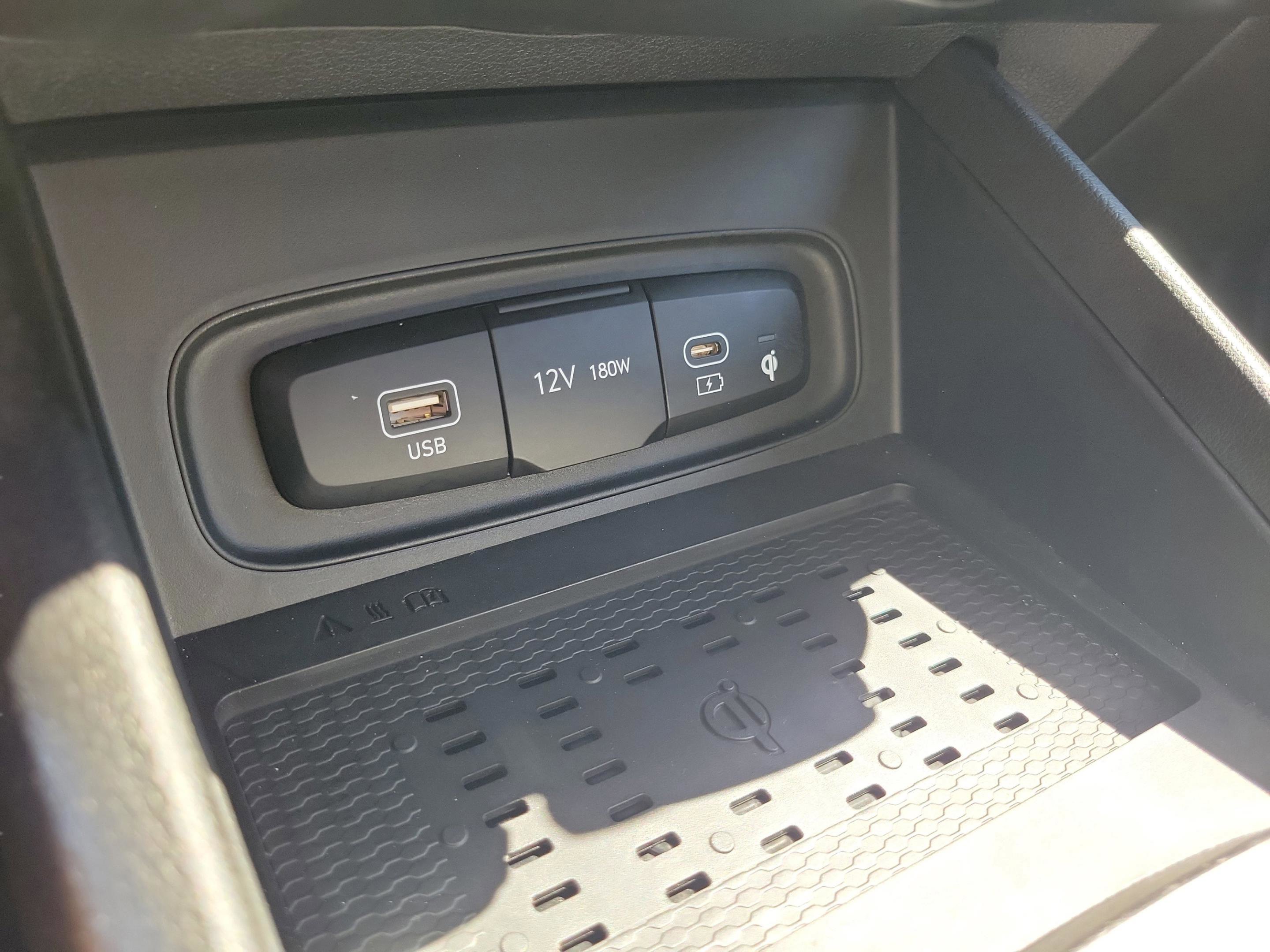 Certified 2023 Hyundai Venue Limited w/ Cargo Package image 20