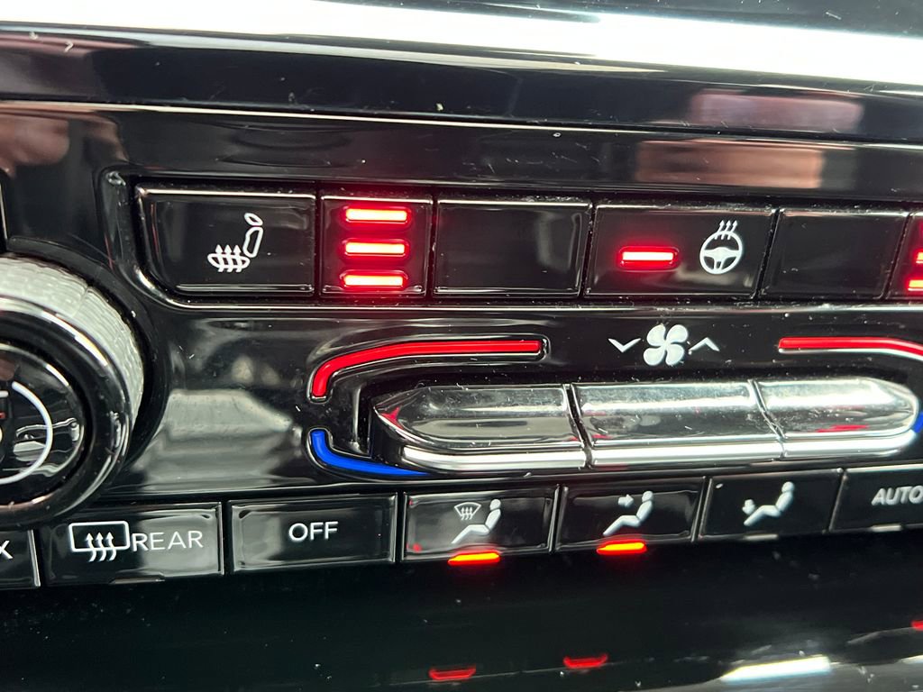 Used 2024 Jeep Grand Cherokee Limited w/ Black Appearance Package image 29