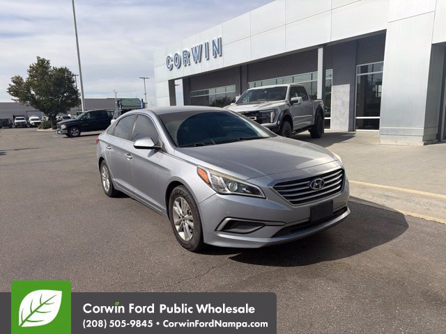 Used 2017 Hyundai Sonata SE FWD image 2