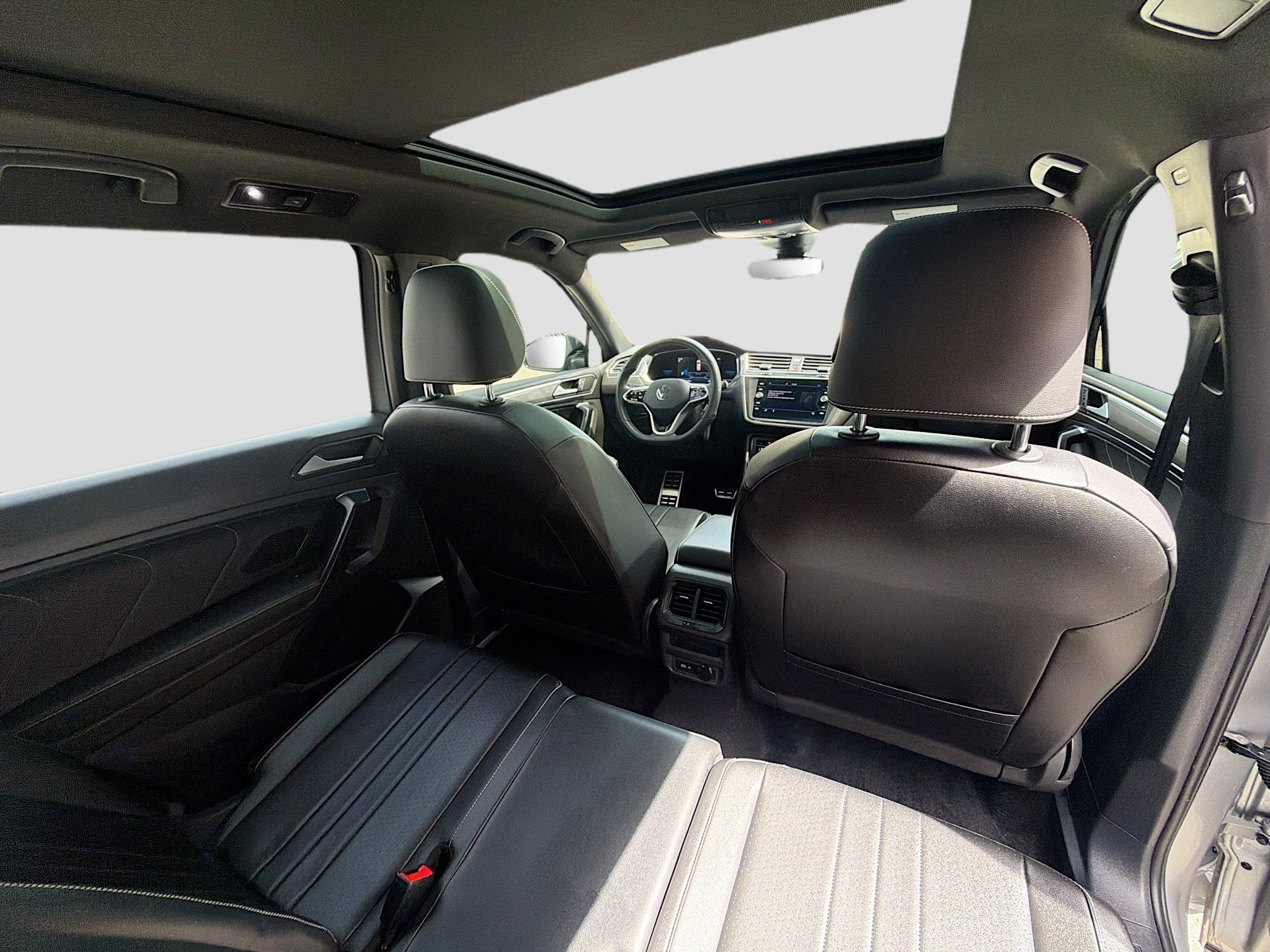 Used 2022 Volkswagen Tiguan SE R-Line FWD image 32