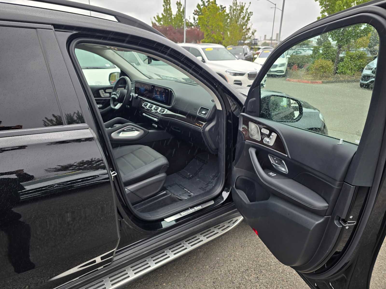 Used 2024 Mercedes-Benz GLS 580 4MATIC image 12