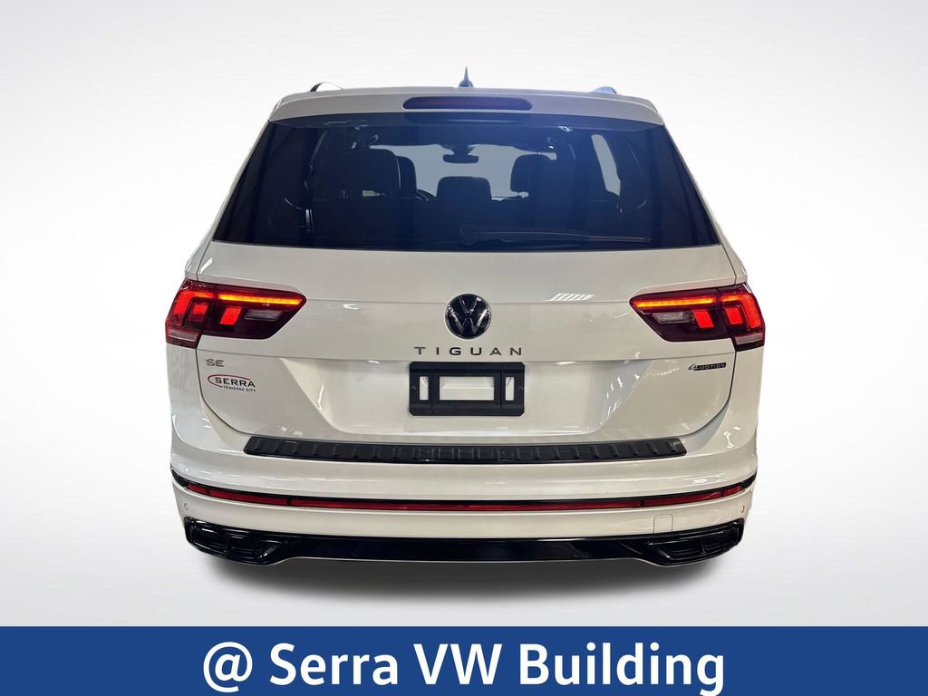 Used 2024 Volkswagen Tiguan SE R-Line AWD/4WD image 4