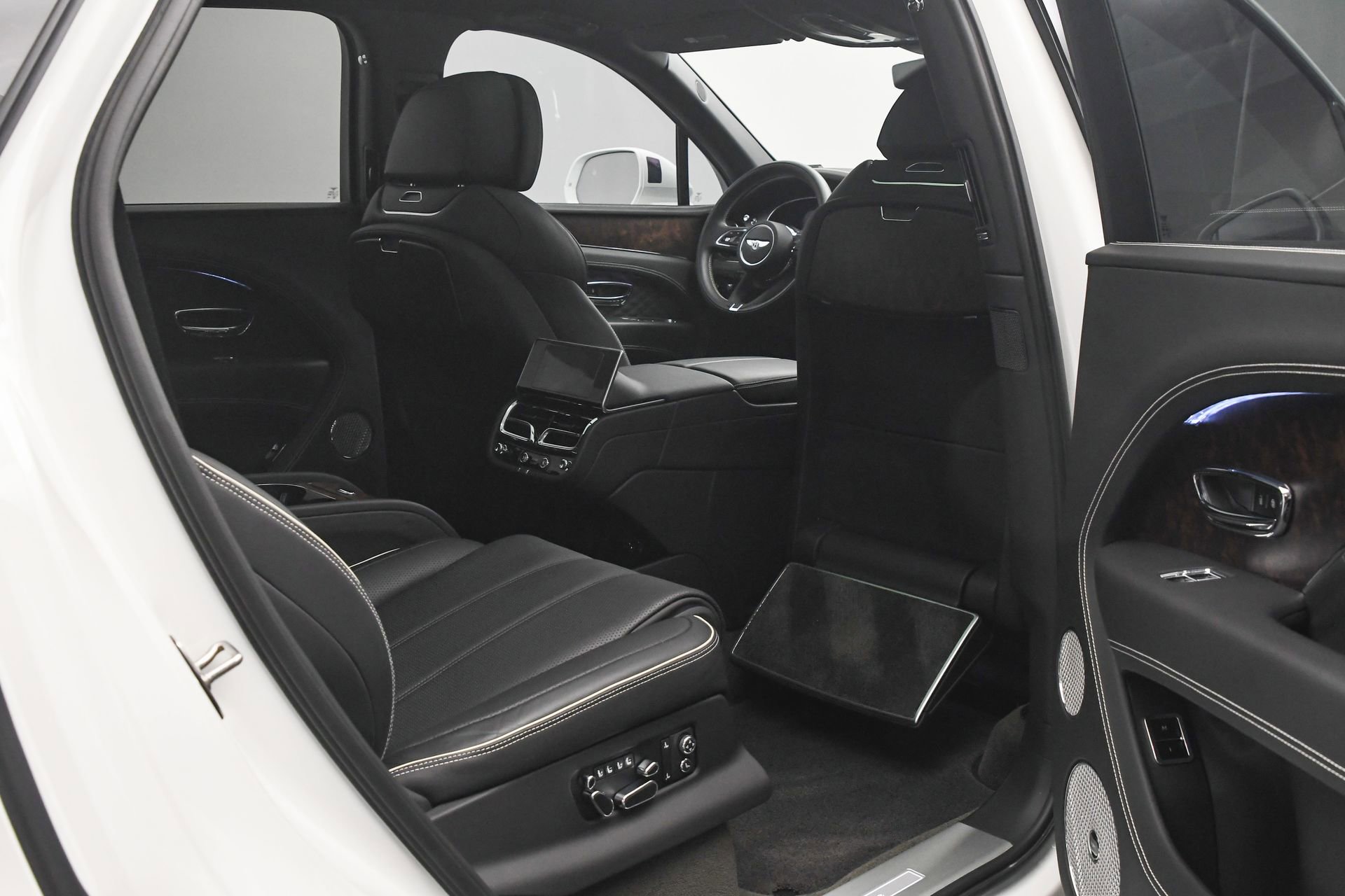 Used 2023 Bentley Bentayga Extended Wheelbase image 52