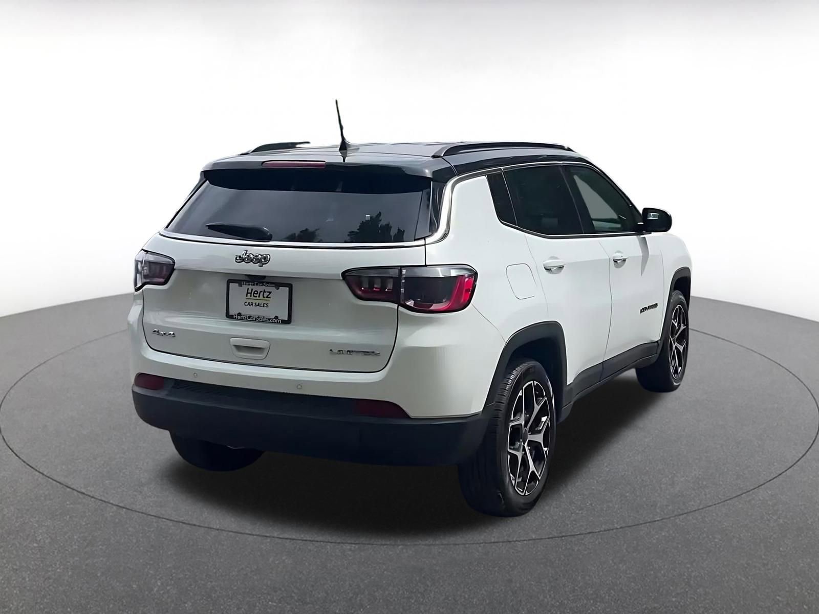 Used 2025 Jeep Compass Limited image 15