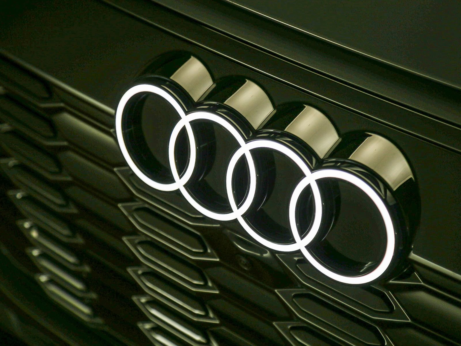 New 2027 Audi SQ6 e-tron Premium Plus AWD/4WD image 10
