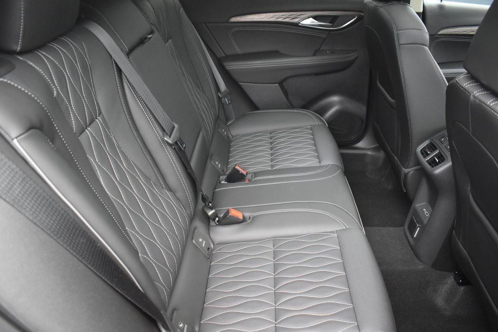 Used 2023 Buick Envision Avenir AWD/4WD image 31