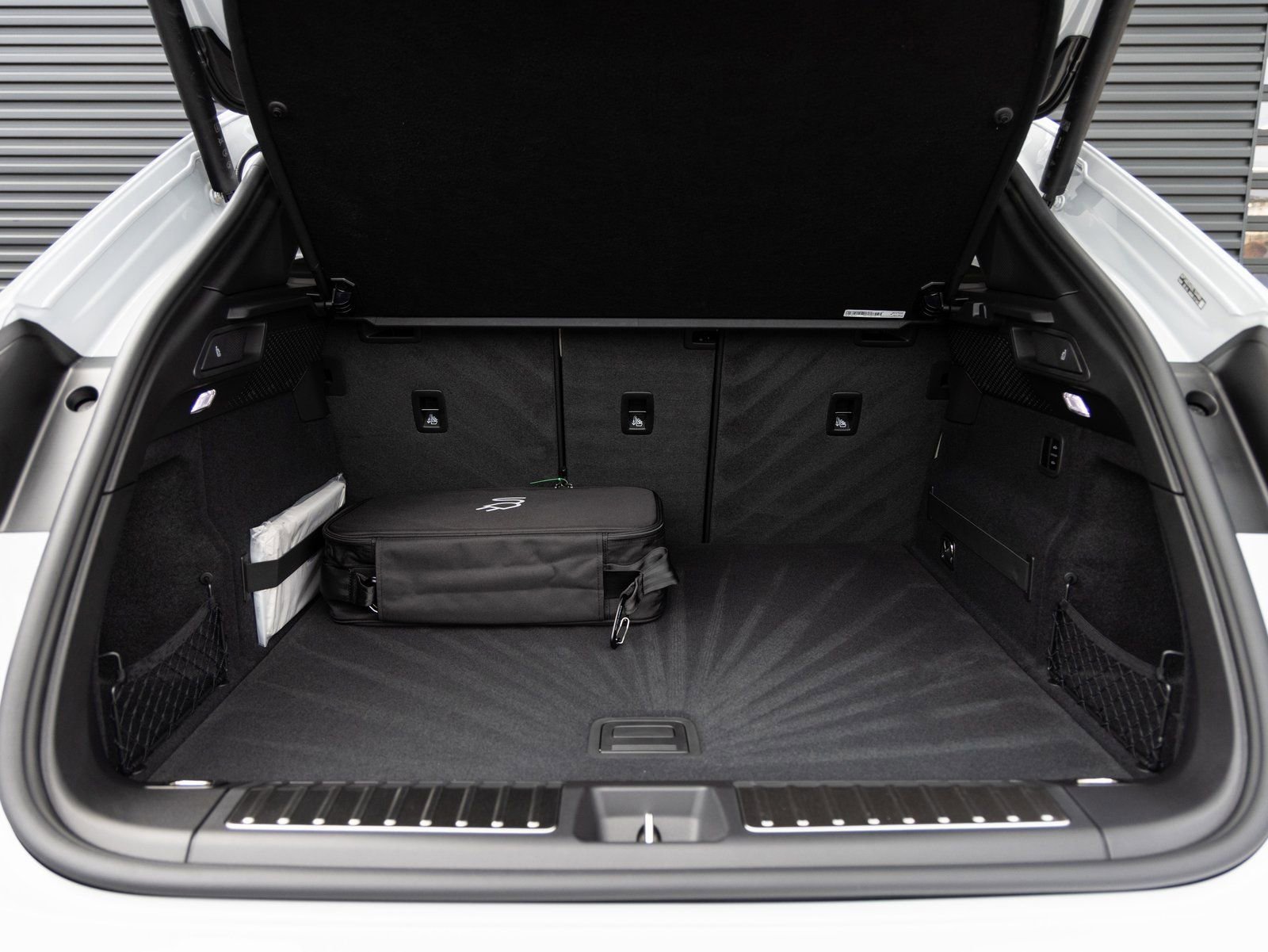 New 2025 Porsche Macan 4S Electric image 28